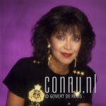 25-08-1989 Sandra Reemer at studio in Amsterdam Photo: Govert de Roos/Connu

[keywords]liggend, boek, glimlachend[/keywords]